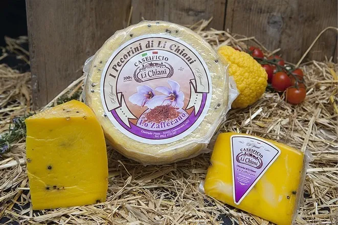[05LIC-SAFR-0400] PECORINO DEMI VIEUX SAFRAN ET POIVRE en portion 400GR (prix au kg, à peser)